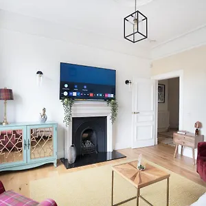  Apartment Meadowbank 3-bed