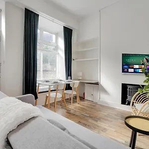  Apartment Centre 2 Bedroom Main Door