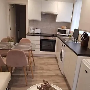 https://2-bedroom-serviced-apartment.cambridgehotelsuk.com